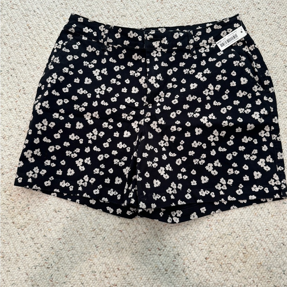 NWT Black floral shorts- ladies size 8